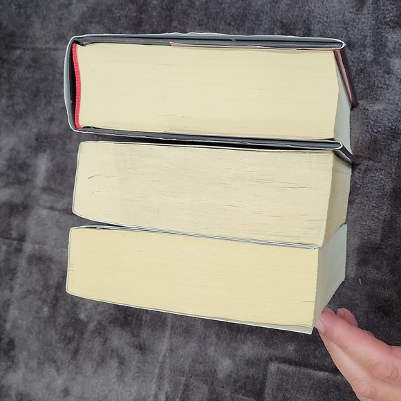 Twilight Saga Books by Stephanie Meyer!!! - Picture 6 of 9